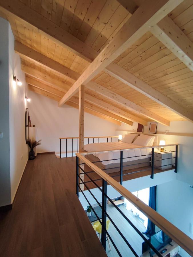 Freesia Loft Apartment Янина Екстериор снимка